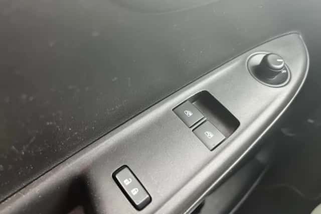 Opel Karl (2017) thumbnail 10
