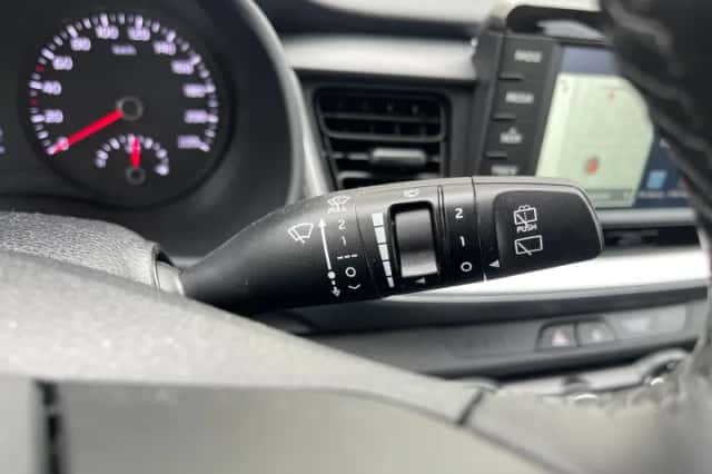 Kia Stonic (2019) thumbnail 18