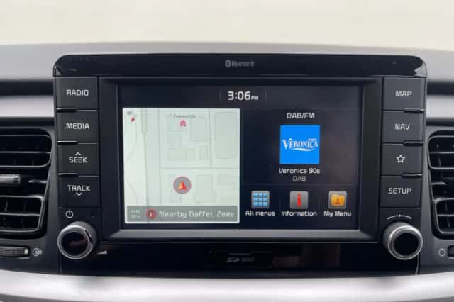 Kia Stonic (2019) thumbnail 21