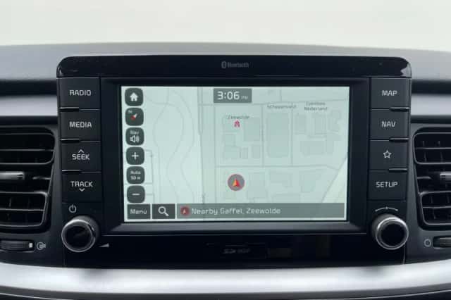 Kia Stonic (2019) thumbnail 22