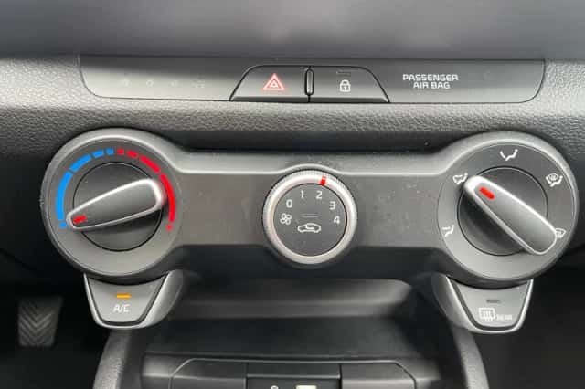 Kia Stonic (2019) thumbnail 26