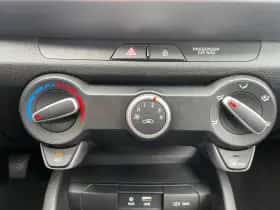 Kia Stonic (2019) thumbnail 26