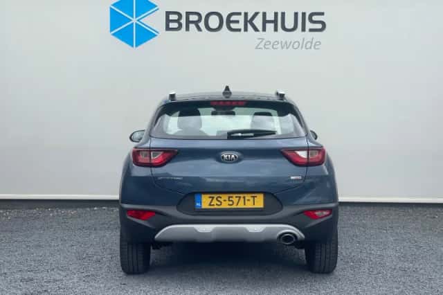 Kia Stonic (2019) thumbnail 4