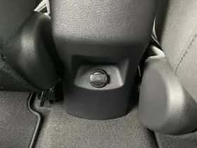 Kia Stonic (2019) thumbnail 32