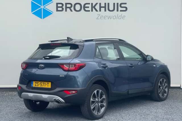 Kia Stonic (2019) thumbnail 5