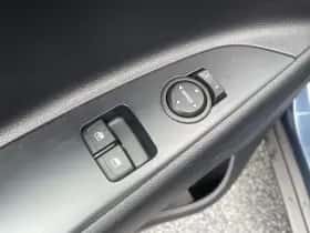 Kia Stonic (2019) thumbnail 9
