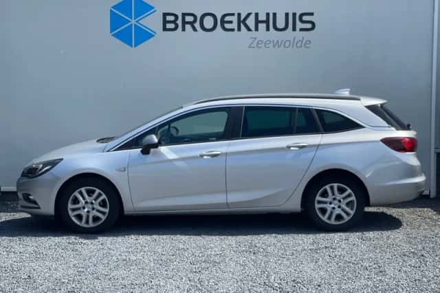 Opel Astra Sports Tourer (2017) thumbnail 2