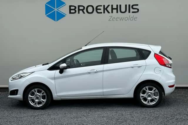 Ford Fiesta (2017) thumbnail 2
