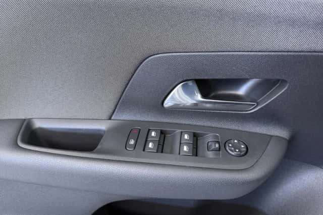 Opel Mokka (2023) thumbnail 24
