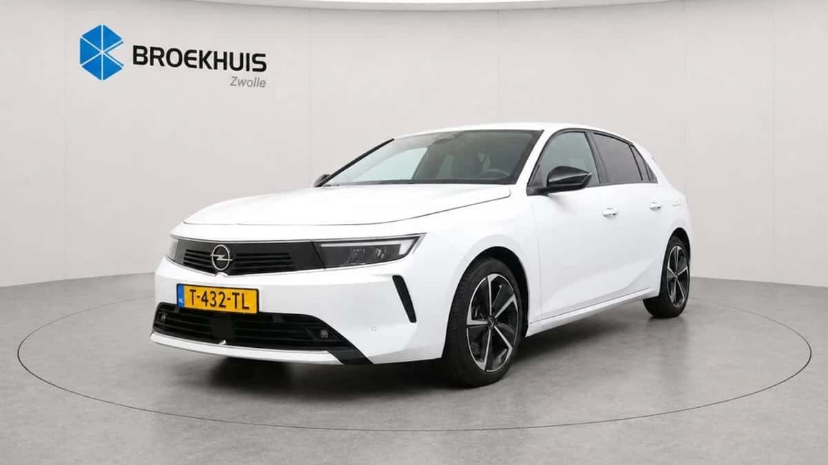 Opel Astra (2023) — foto 1