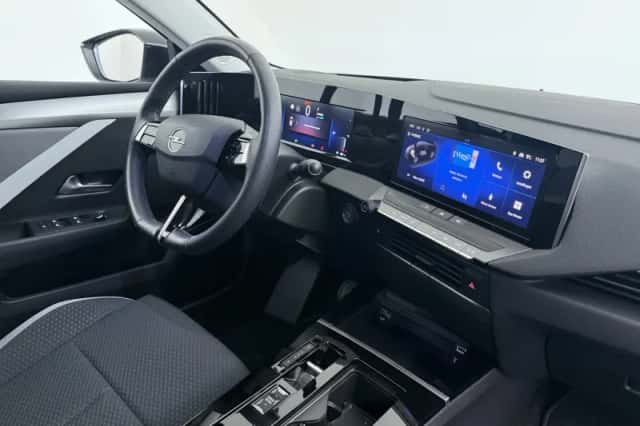 Opel Astra (2023) thumbnail 3