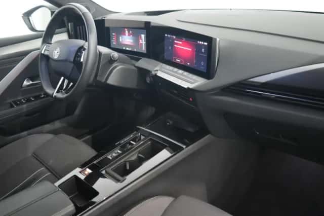 Opel Astra (2024) thumbnail 3