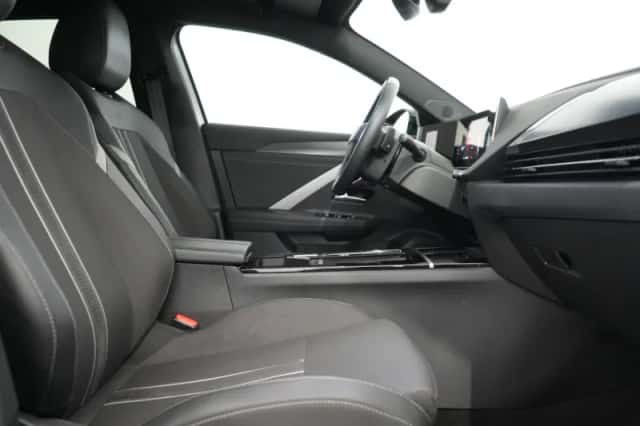 Opel Astra (2024) thumbnail 4