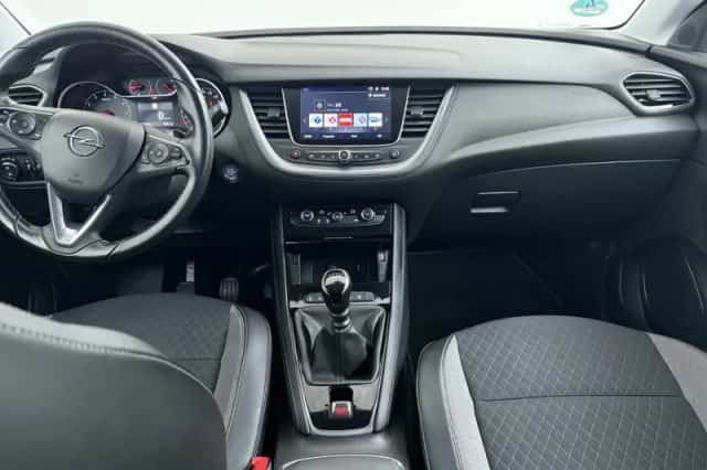 Opel Grandland X (2018) thumbnail 18