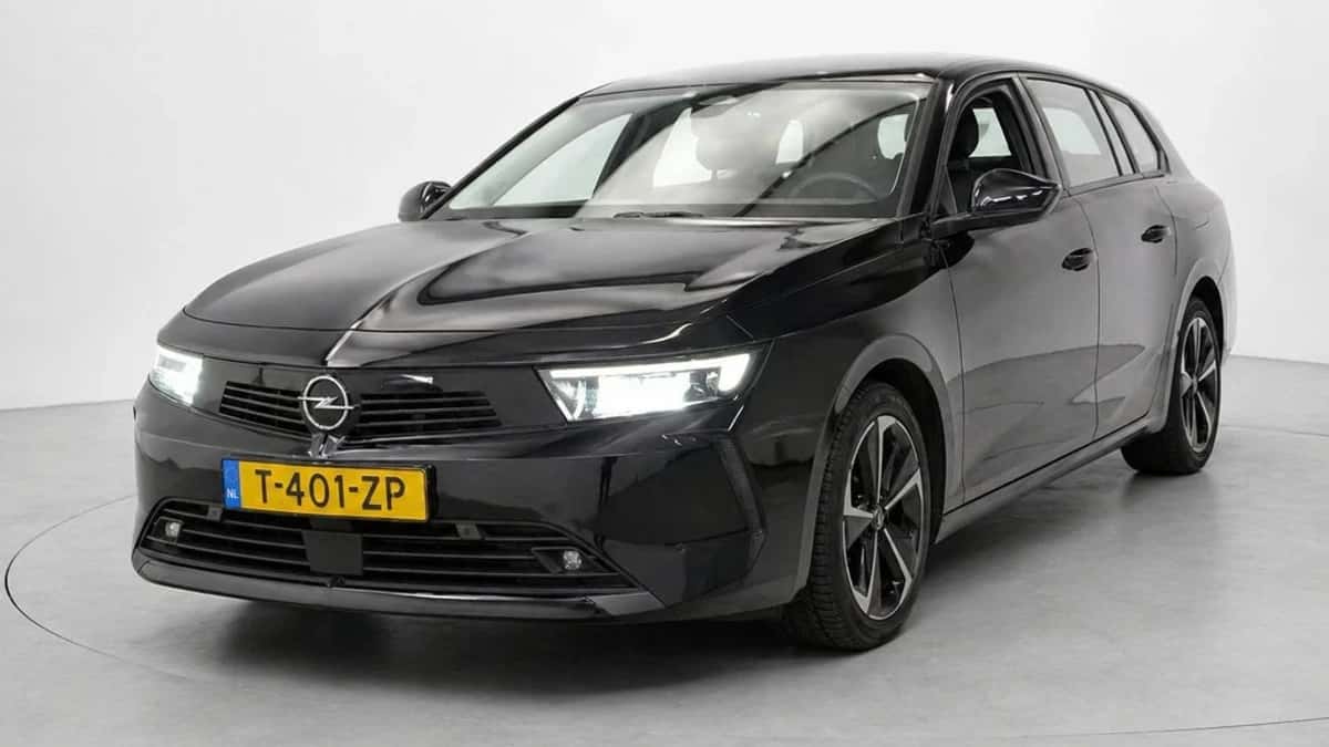 Opel Astra (2023) — foto 1