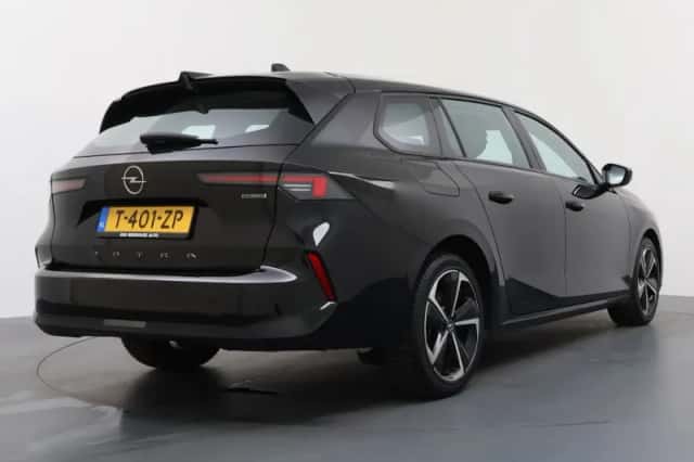 Opel Astra (2023) thumbnail 3