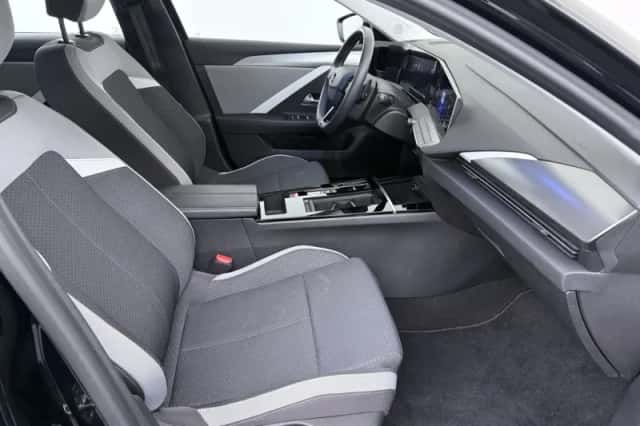 Opel Astra (2023) thumbnail 5