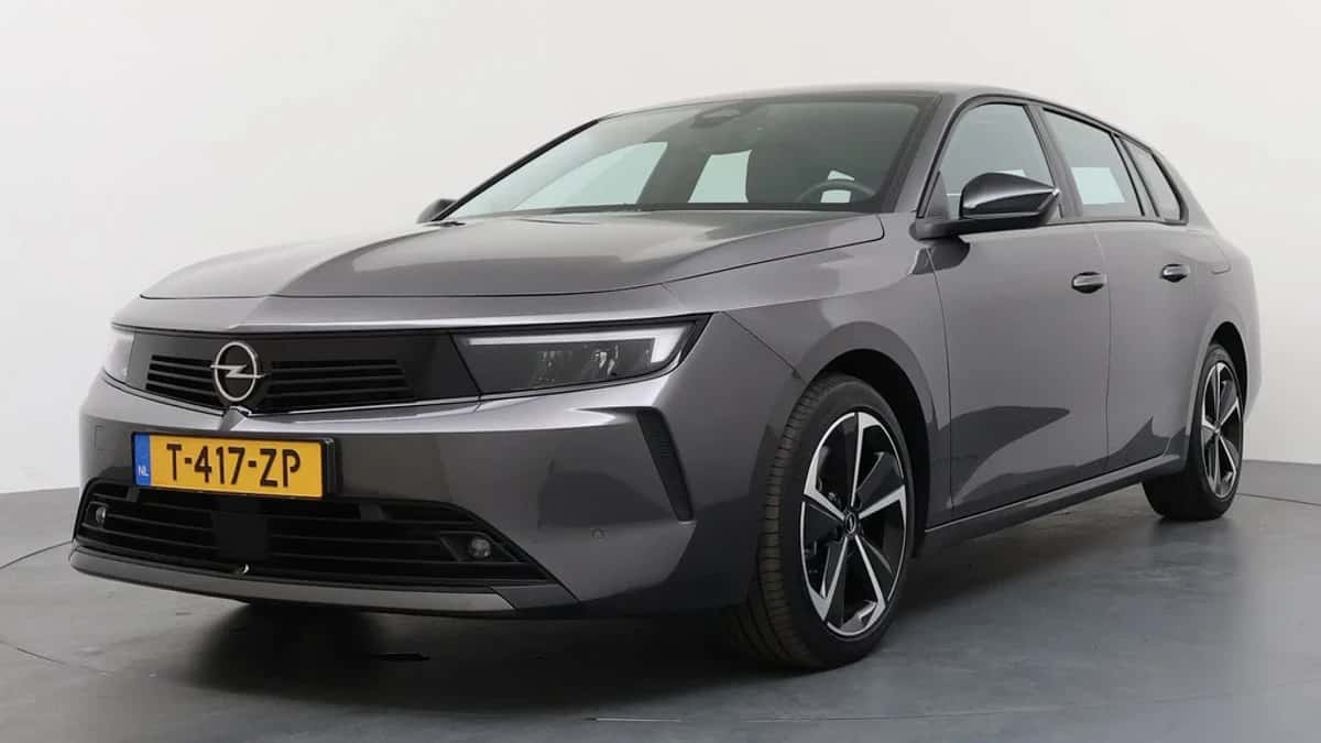Opel Astra (2023) — foto 1