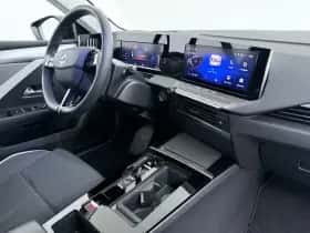 Opel Astra (2023) thumbnail 3