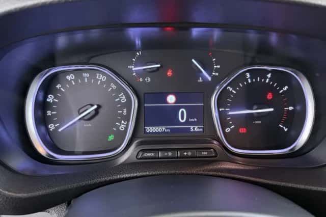 Opel Vivaro (2024) thumbnail 12