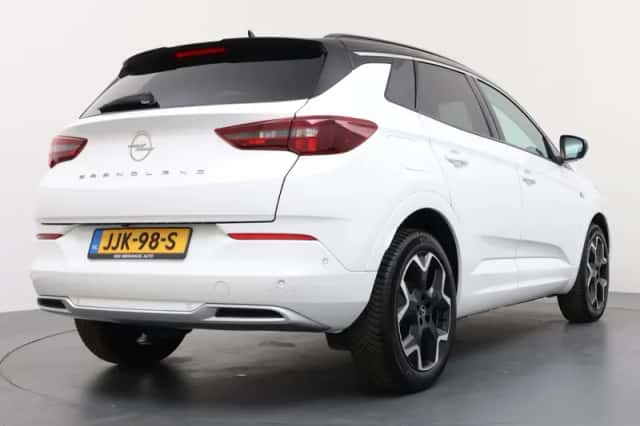 Opel Grandland (2024) thumbnail 2