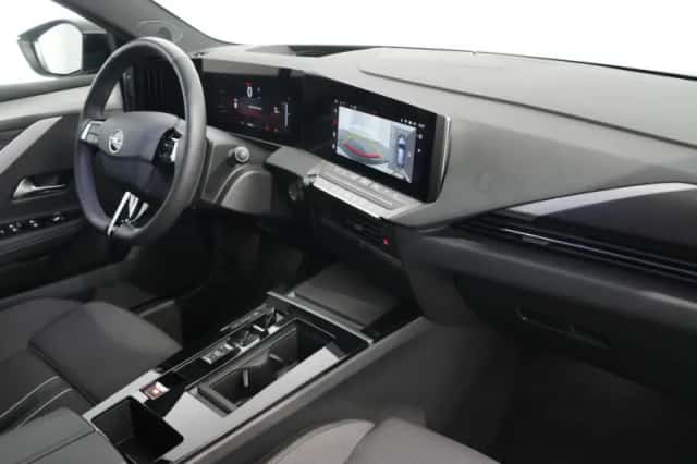 Opel Astra (2024) thumbnail 3