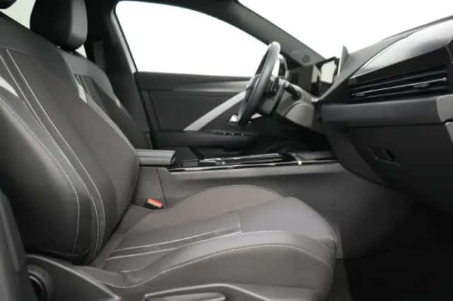 Opel Astra (2024) thumbnail 4