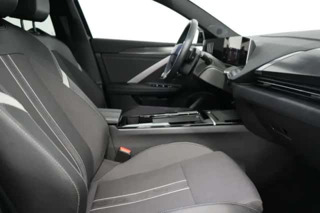 Opel Astra (2025) thumbnail 3