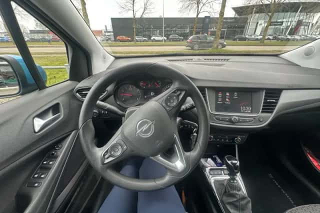 Opel Crossland X (2018) thumbnail 4