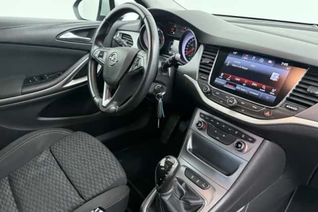 Opel Astra Sports Tourer (2018) thumbnail 3