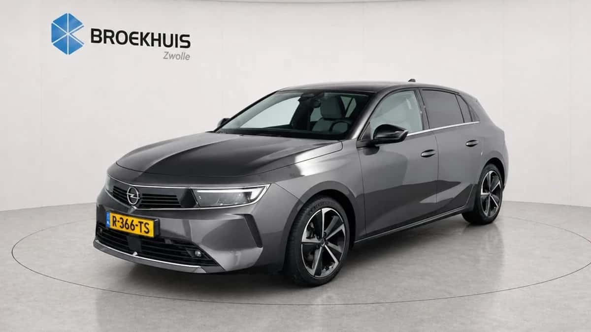Opel Astra (2022) — foto 1