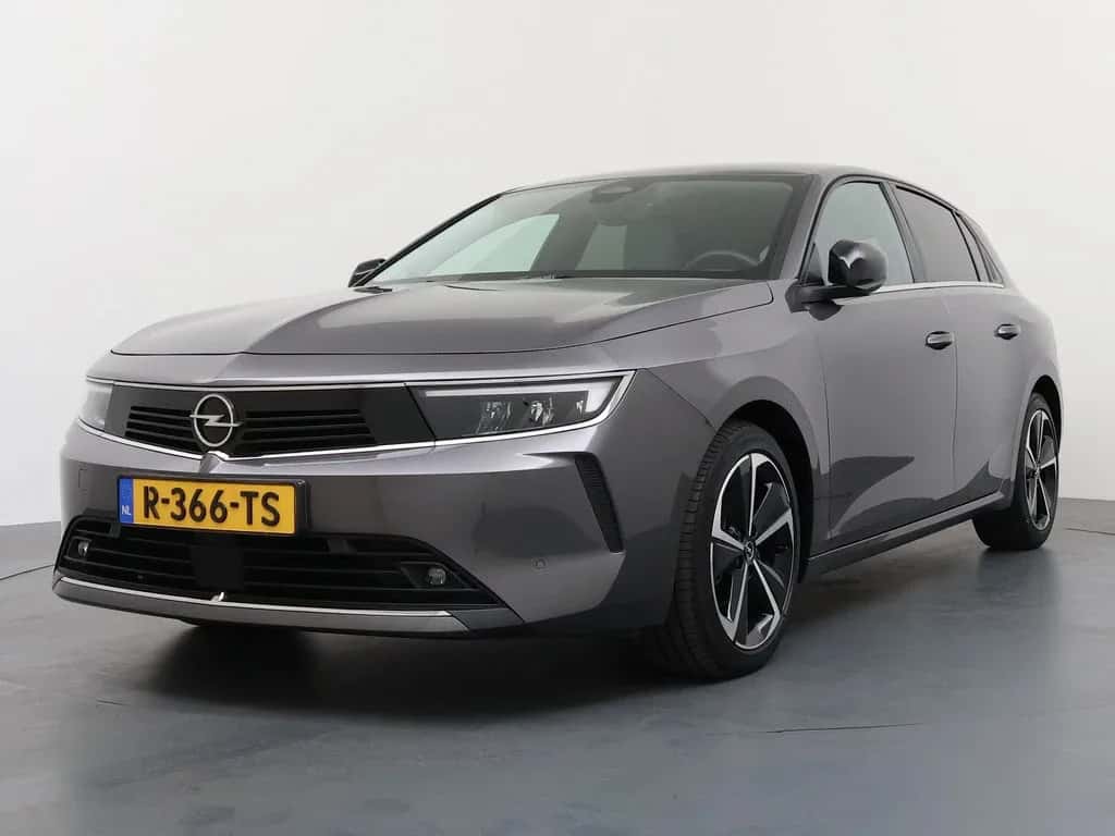 Opel Astra (2022) — foto 1