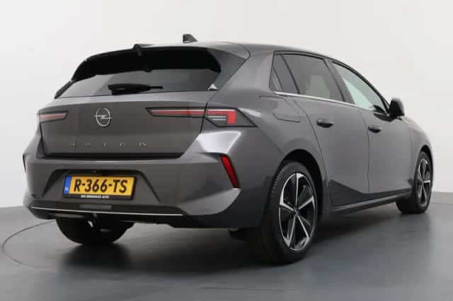 Opel Astra (2022) thumbnail 2