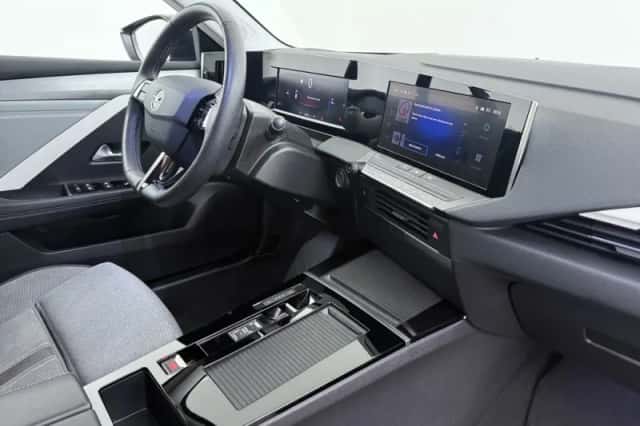 Opel Astra (2022) thumbnail 3