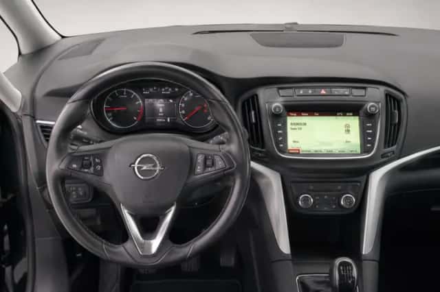 Opel Zafira (2017) thumbnail 3