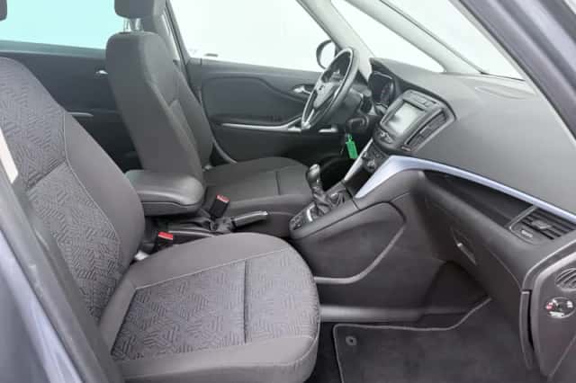 Opel Zafira (2018) thumbnail 4