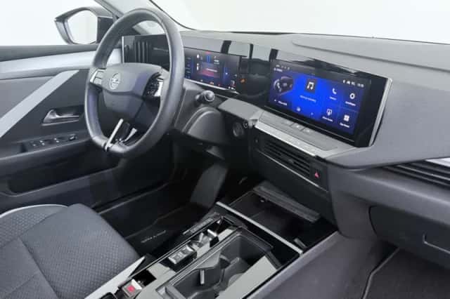 Opel Astra (2022) thumbnail 3