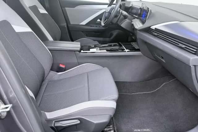 Opel Astra (2022) thumbnail 4