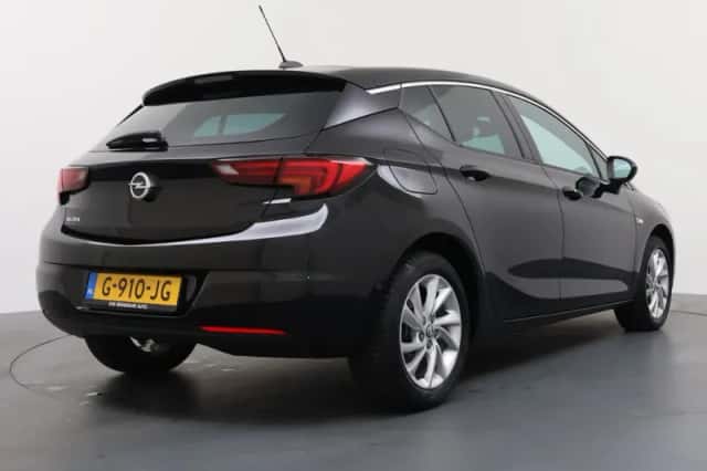 Opel Astra (2019) thumbnail 2