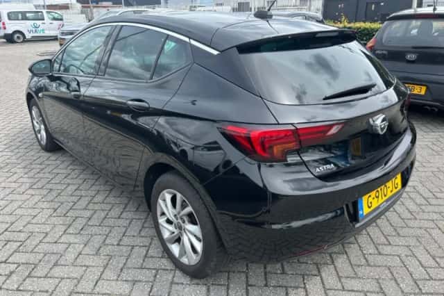Opel Astra (2019) thumbnail 3