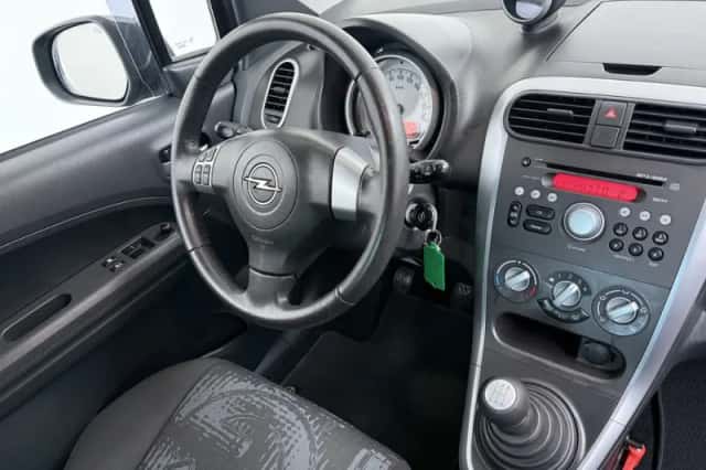 Opel Agila (2012) thumbnail 3
