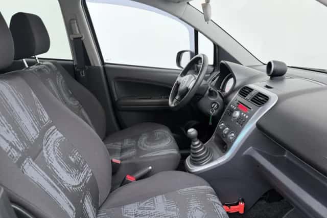 Opel Agila (2012) thumbnail 4