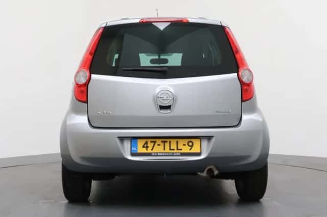 Opel Agila (2012) thumbnail 6