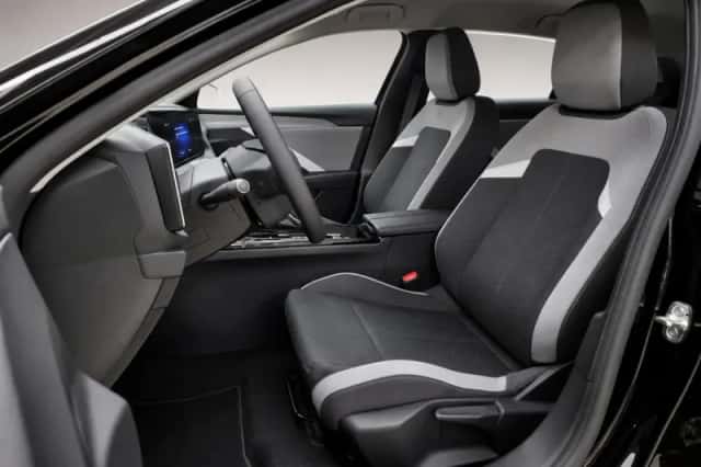 Opel Astra (2025) thumbnail 3