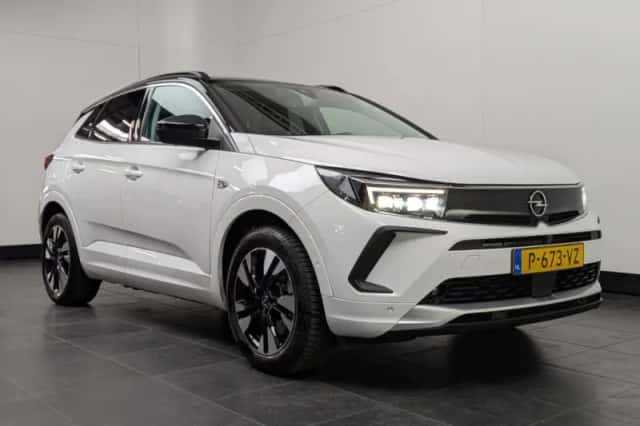 Opel Grandland (2022) thumbnail 2