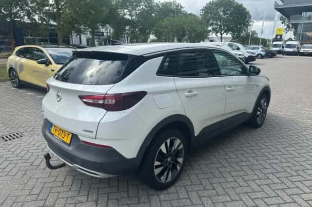 Opel Grandland X (2018) thumbnail 3