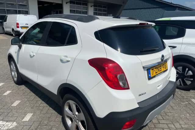 Opel Mokka (2015) thumbnail 4