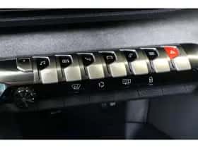 Peugeot 3008 (2022) thumbnail 42