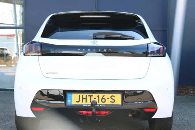 Peugeot 208 (2023) thumbnail 5