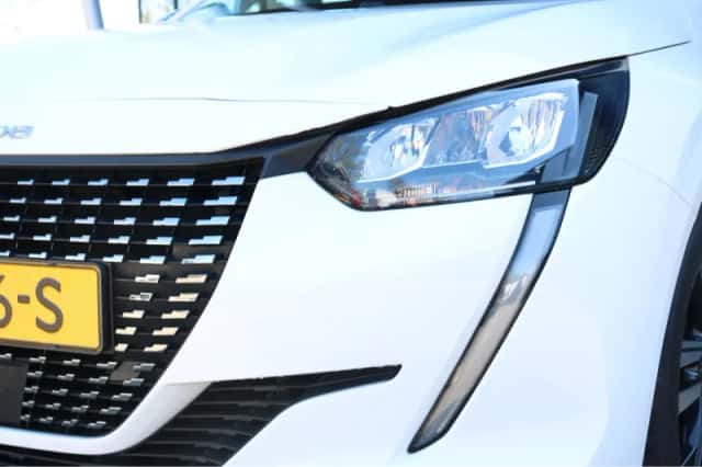 Peugeot 208 (2023) thumbnail 6